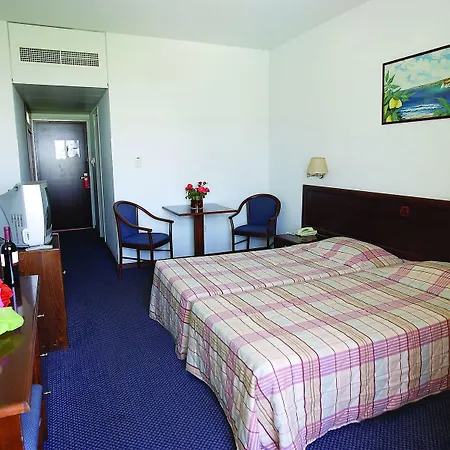 Crown Henipa Hotel 3*