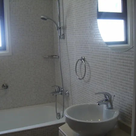 Crown Henipa 3* Larnaka