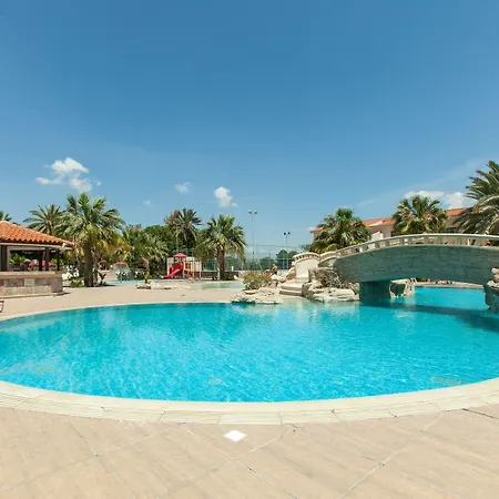 Crown Henipa Hotel Lárnaca