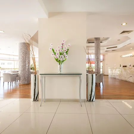 Crown Henipa Hotel Lárnaca