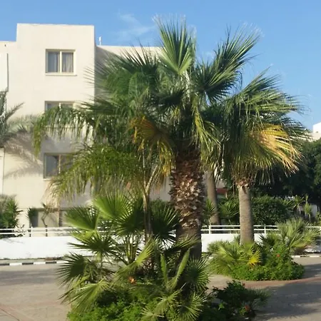 Crown Henipa Hotel Larnaka