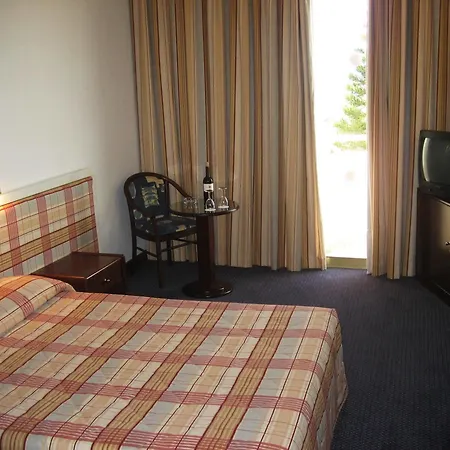Crown Henipa Hotel