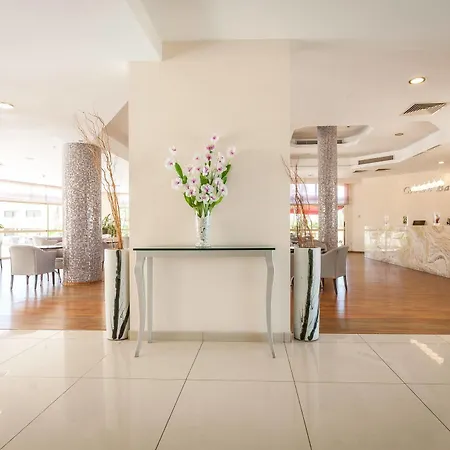 Crown Henipa Hotel Larnaka