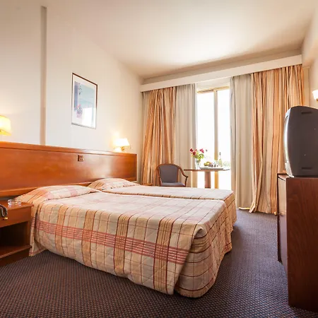 Otel Crown Henipa Larnaca