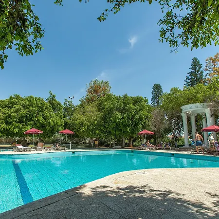 מלון Crown Henipa 3*