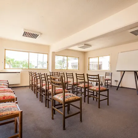 Crown Henipa 3* Larnaca