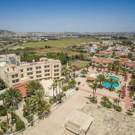 מלון Crown Henipa 3*