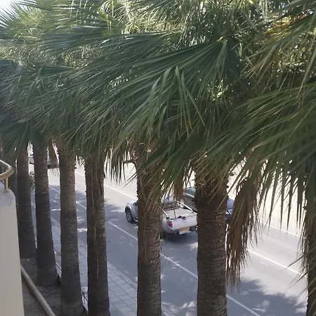 Otel Crown Henipa Larnaca