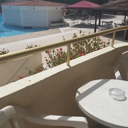 Otel Crown Henipa Larnaca