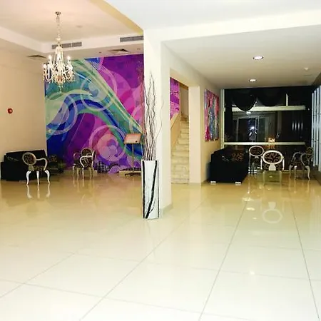 Crown Henipa מלון 3*