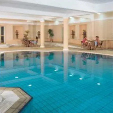 Otel Crown Henipa Larnaca