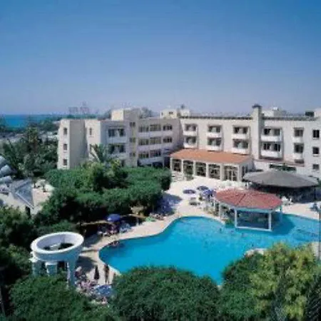 מלון Crown Henipa 3*