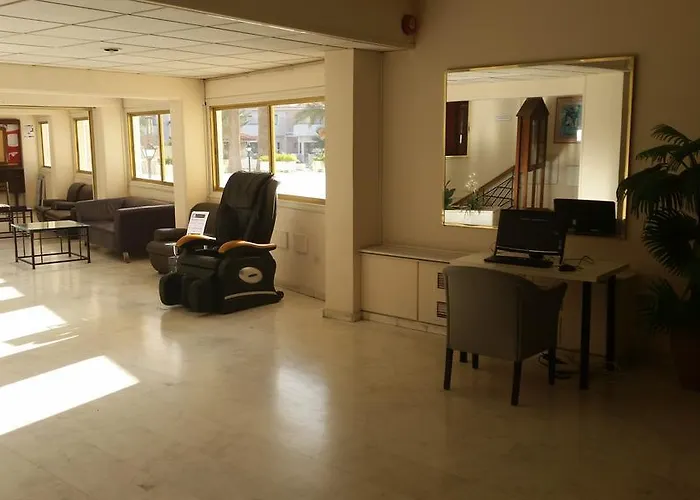 Crown Henipa Hotell 3*