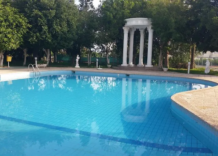 Crown Henipa 3* Larnaca