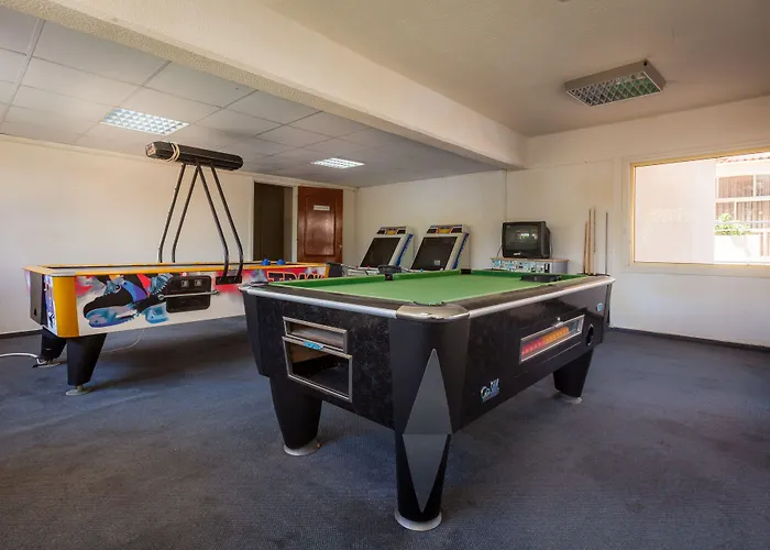 Crown Henipa Larnaca