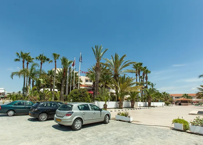 Crown Henipa Hotell Larnaca