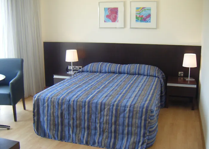 Crown Henipa Hotell Larnaca