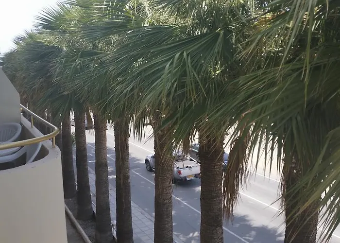 Hotell Crown Henipa Larnaca