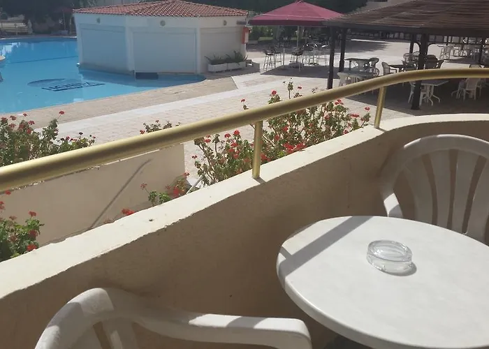 Hotell Crown Henipa Larnaca