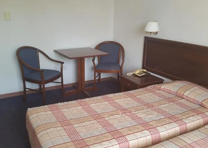 Hotell Crown Henipa 3*