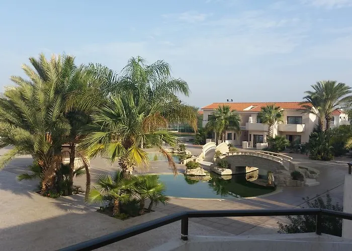 Crown Henipa Hotell 3*