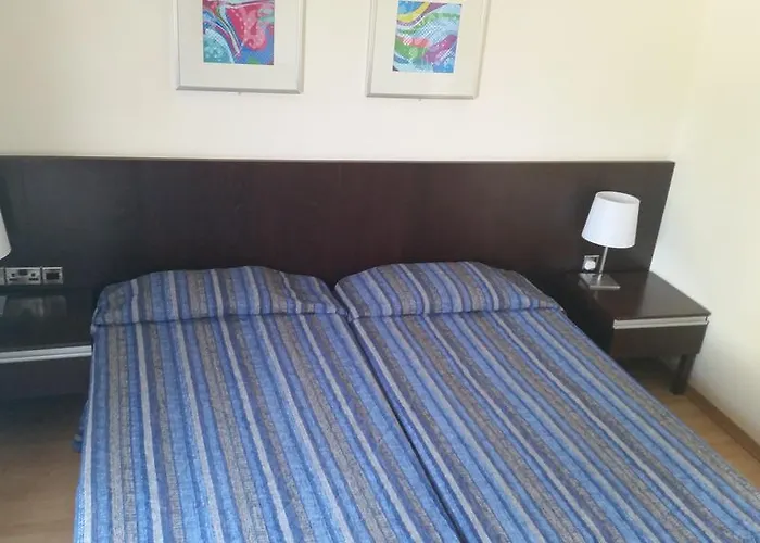 Crown Henipa Hotell 3*