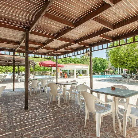 Crown Henipa Hotel 3*