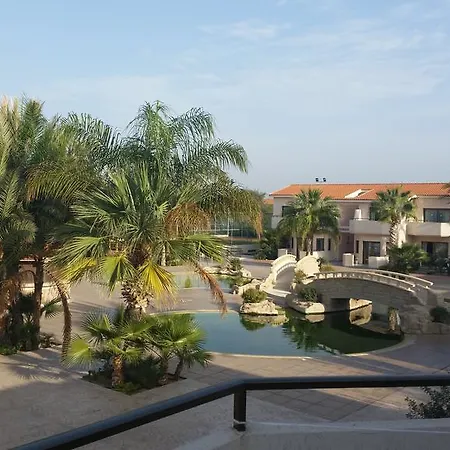 Crown Henipa Hotel 3*