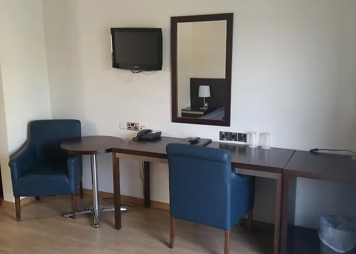 Otel Crown Henipa 3*