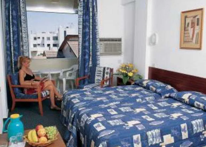 Crown Henipa Otel
